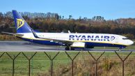 B_737-8ASWL_EI-EKR_Ryanair01.jpg