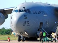 C-17A_Globemaster_III_US_AF_05-5140_02.jpg