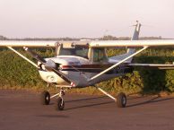 Cessna_152_SP-KOI_RSA_00.jpg
