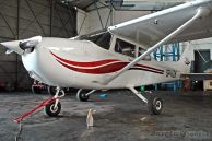 Cessna_172S_Skyhawk_SP_SP-KZK_00.jpg