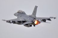 F-16D-40J_Fighting_Falcon_USAF_90-0796_AV_02.jpg