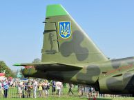 Su-25UB_Frogfoot_UkrAF_62_01.jpg