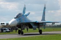 Su-27UB_Flanker_C_Bial_AF_63Cz_07.jpg